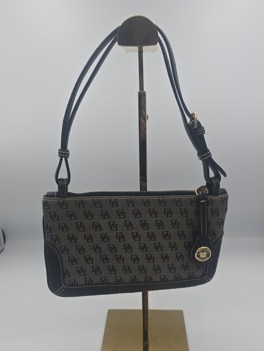 Dooney & Bourke Gray & Black Signature Pouchette/Shoulder Small Bag (EUC)✨️🖤✨️